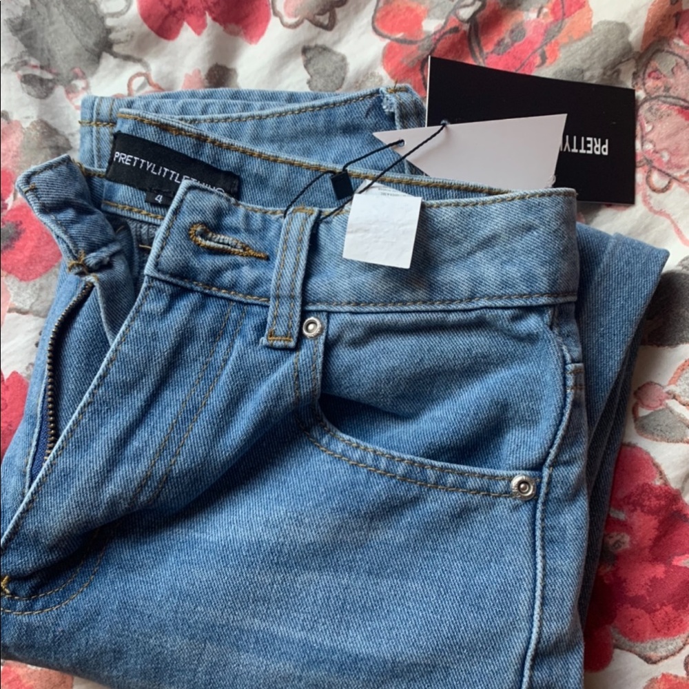 Prett Little Thing Boyfriend Bum Rip Jeans